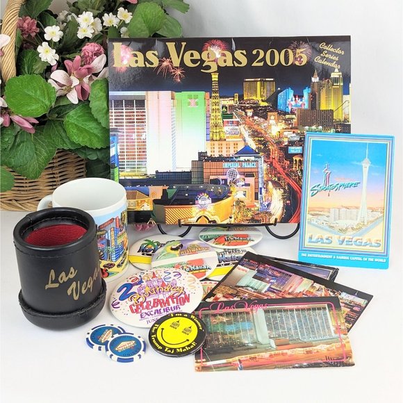 Vtg Las Vegas Casino Poker Chips Souvenir Collector Buttons Calendar Postcards - Picture 1 of 10